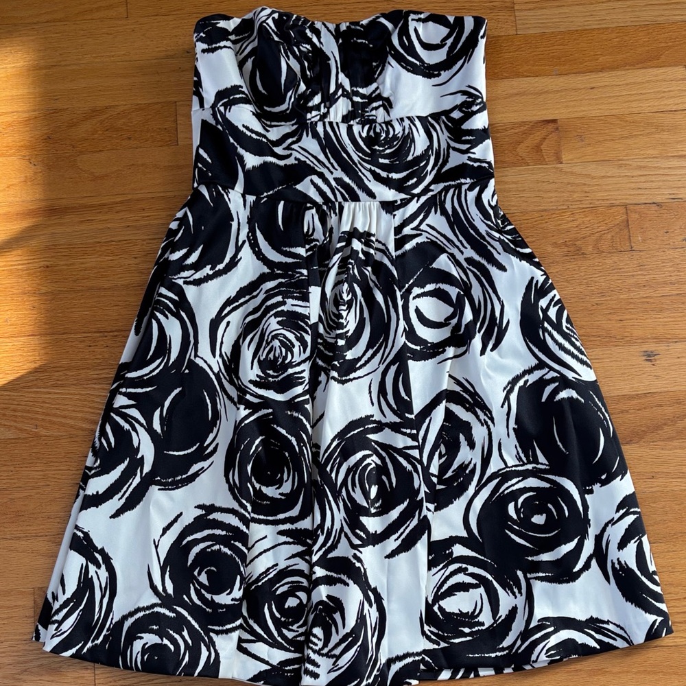 White House Black Market Strapless Dress